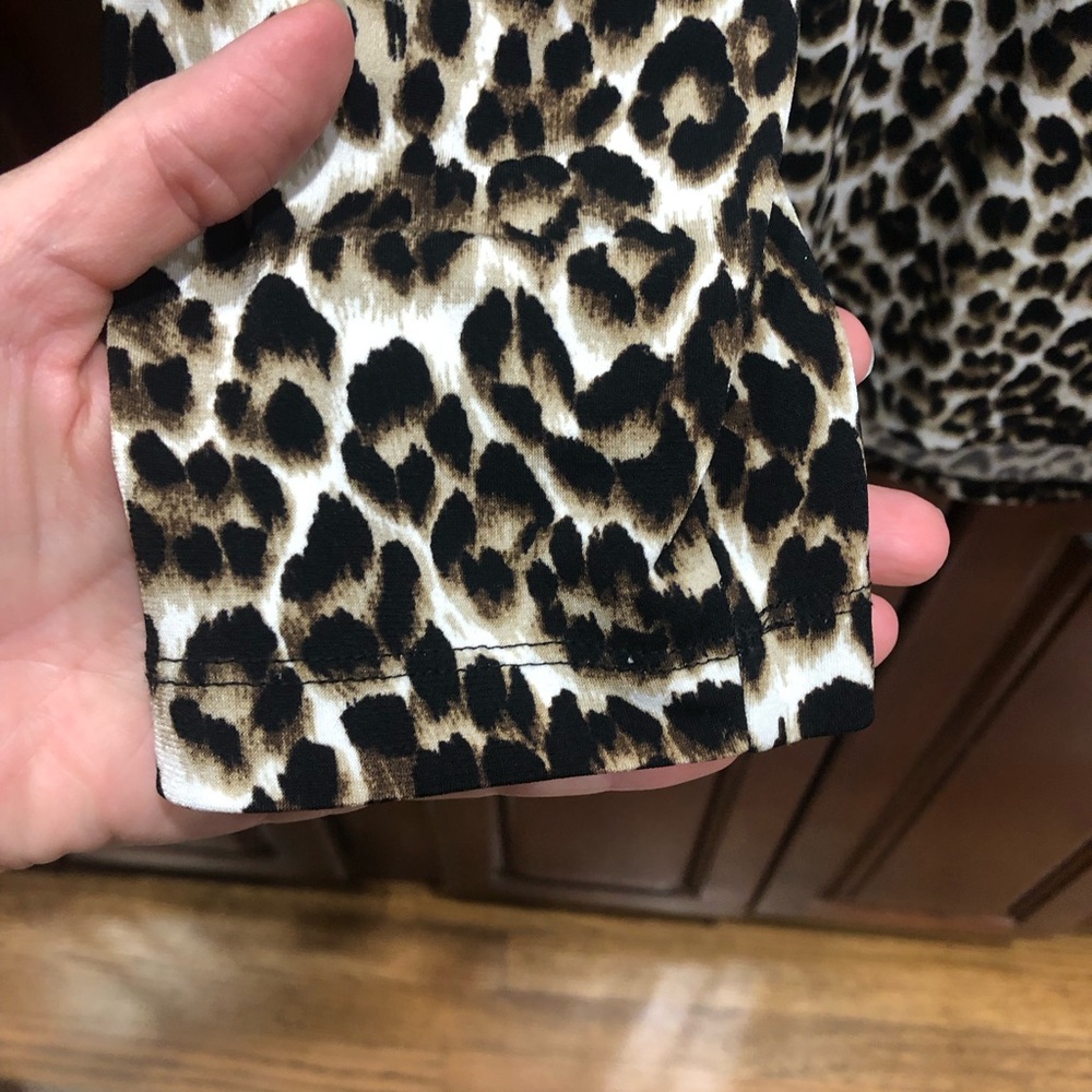 2/$30 Chico’s Leopard Print Scoop Neck Top 3/4 Sleeve Blouse Sz 1 (M) - Picture 8 of 10